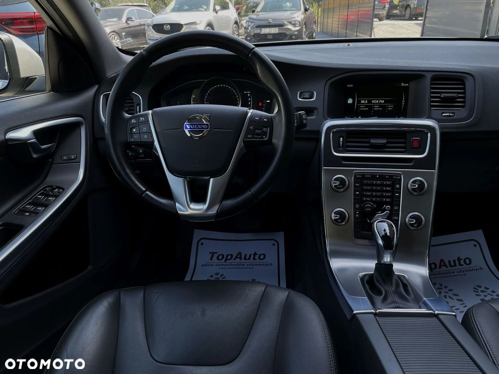 Volvo V60 D4 Geartronic Summum - 35