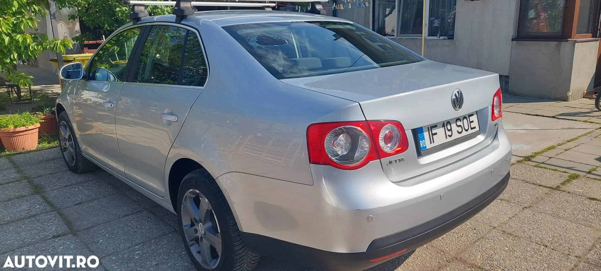 Volkswagen Jetta 1.6 TDI DPF Comfortline DSG - 4
