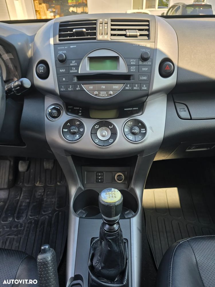 Toyota RAV4 - 8