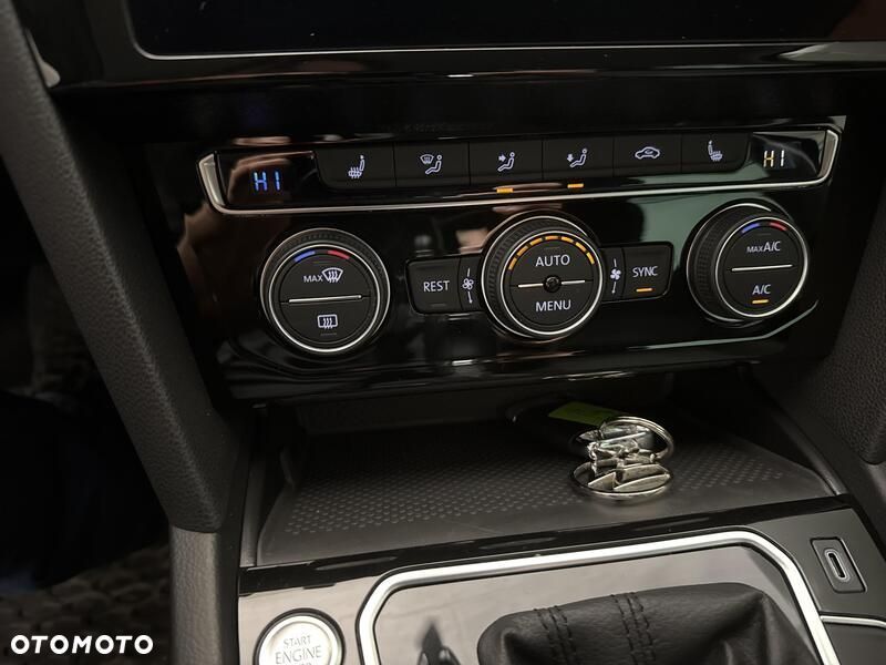 Volkswagen Passat 2.0 TSI Business DSG - 17