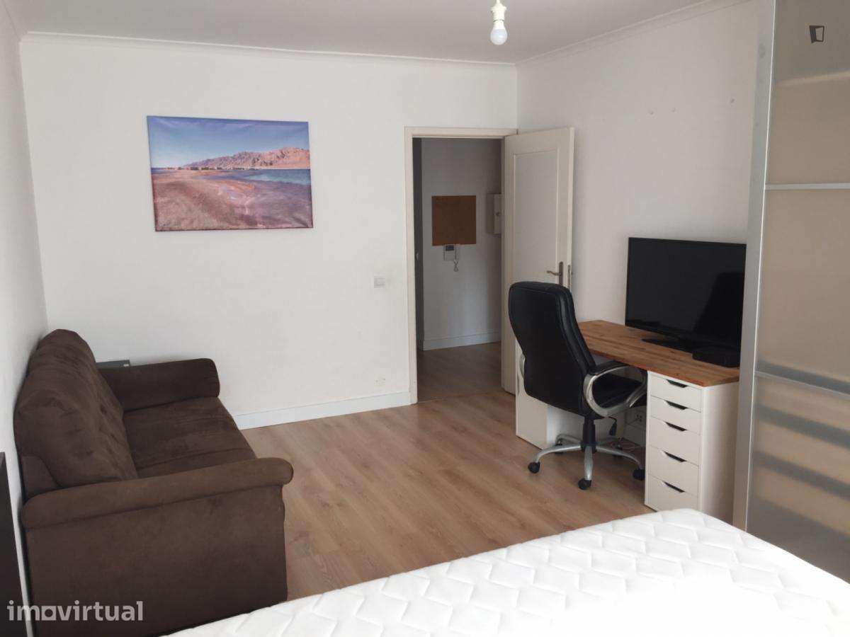Quarto - localizado em Telheiras Lisbon - Grande imagem: 3/16