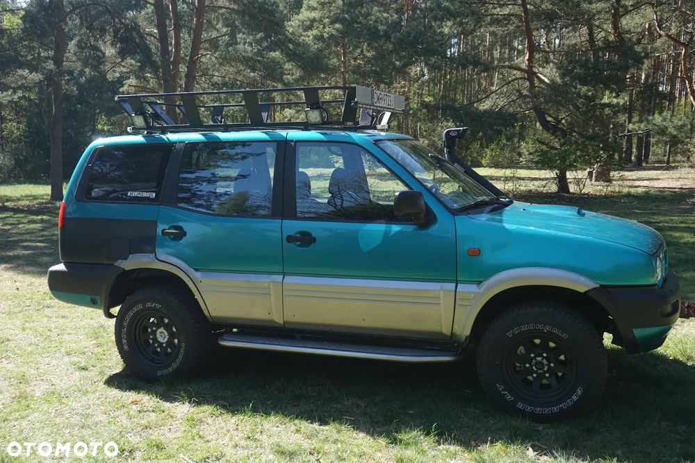 Nissan Terrano 2.4 SR - 20