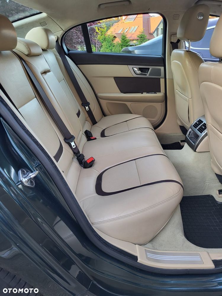 Jaguar XF 2.2 D Premium Luxury - 21