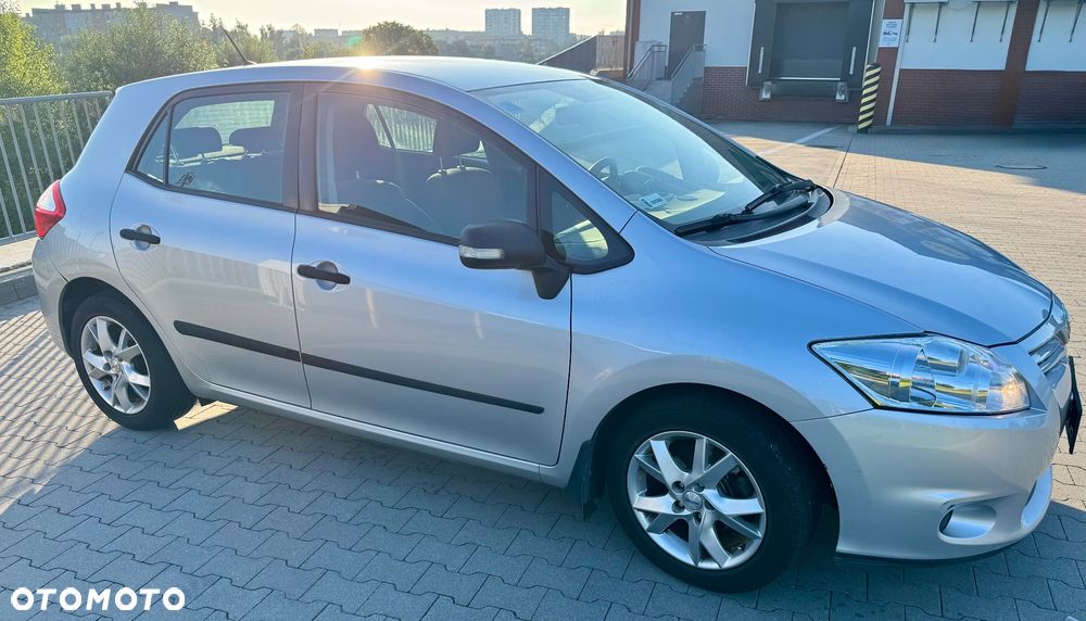Toyota Auris 1.6 Luna - 9