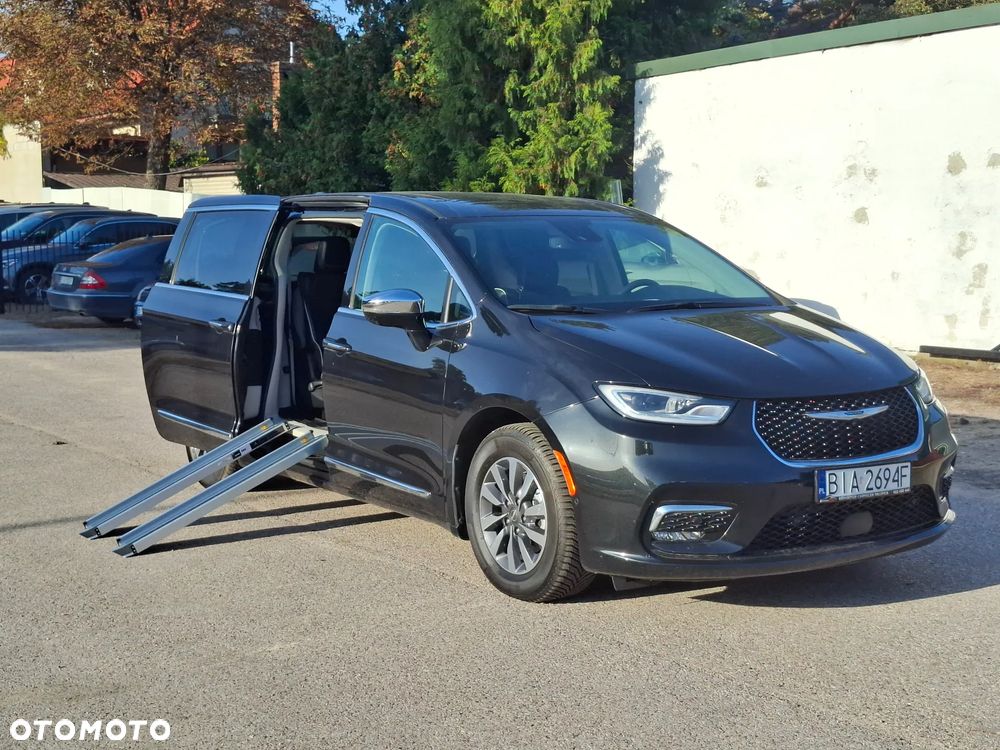 Chrysler Pacifica - 32