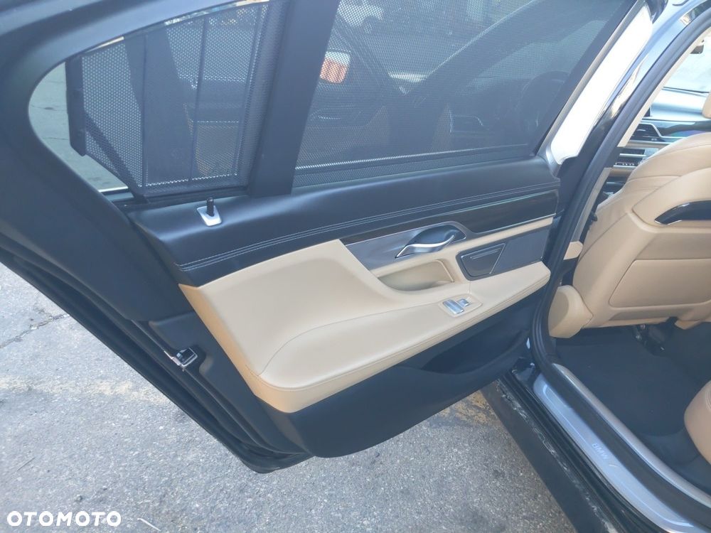 BMW Seria 7 740Li sport - 21