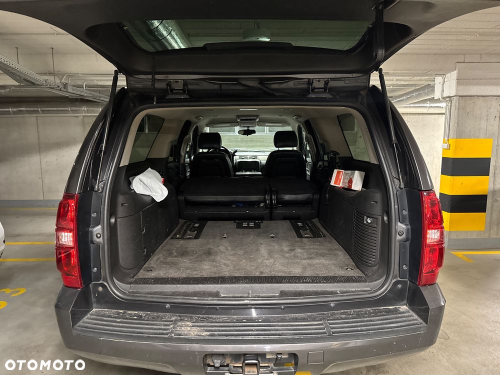 Chevrolet Suburban - 19