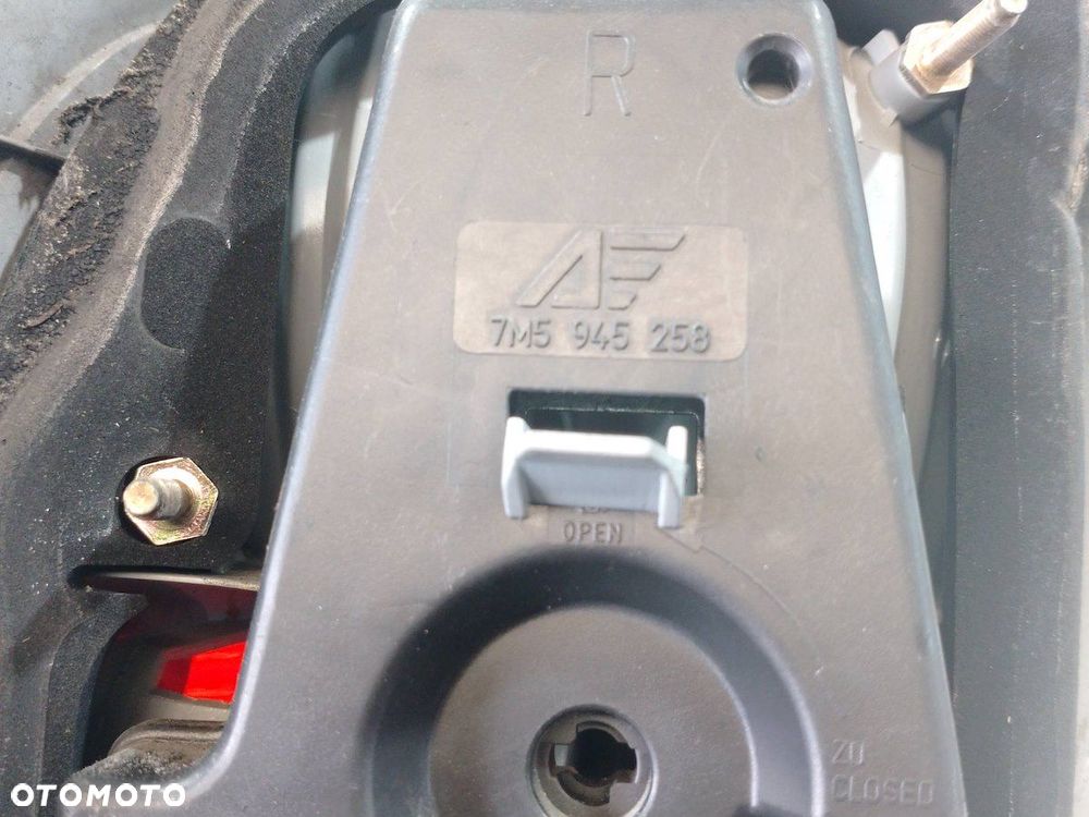 LAMPA TYLNA PRAWA FORD GALAXY MK II 7M5945258   964466    964464 - 4