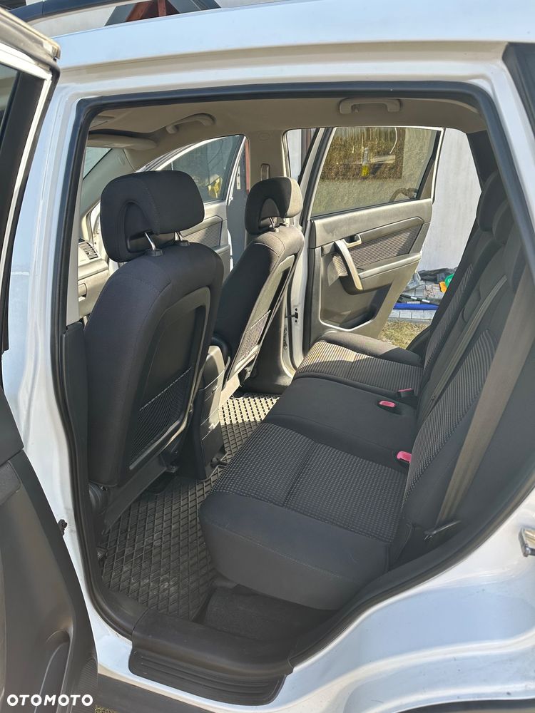 Chevrolet Captiva 2.4 LS 5os - 11