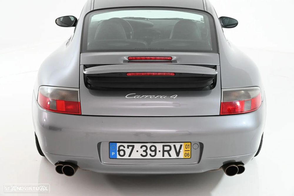 Porsche 911 (996) Carrera 4 Coupé - 11