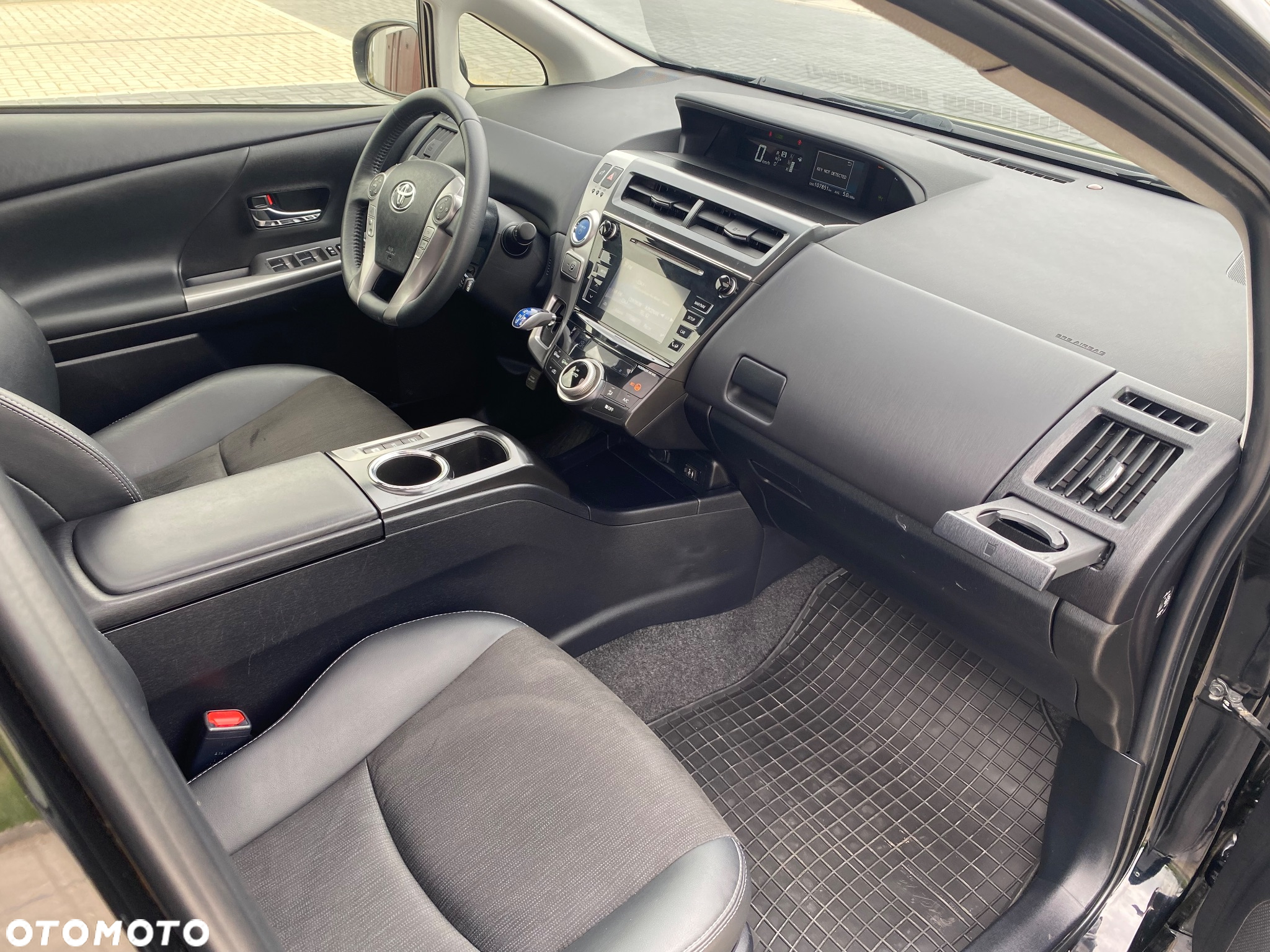 Toyota Prius+ (Hybrid) - 11