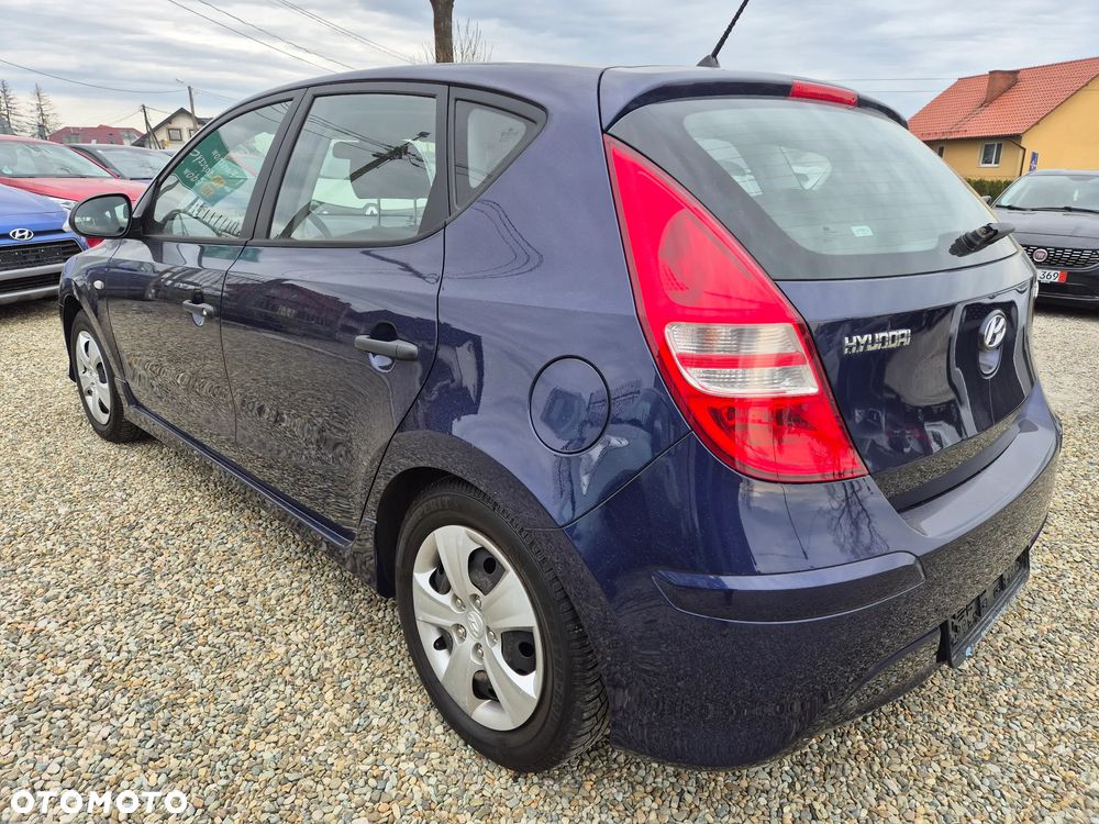 Hyundai i30 blue 1.4 - 7