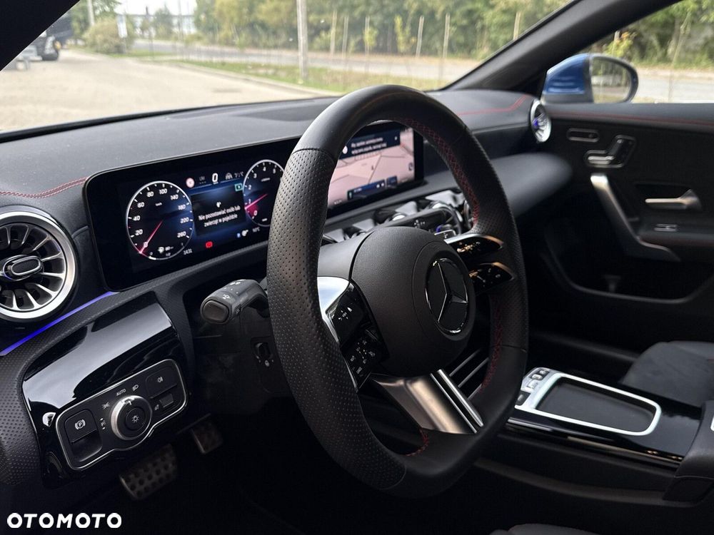 Mercedes-Benz CLA 200 AMG Line 7G-DCT - 14