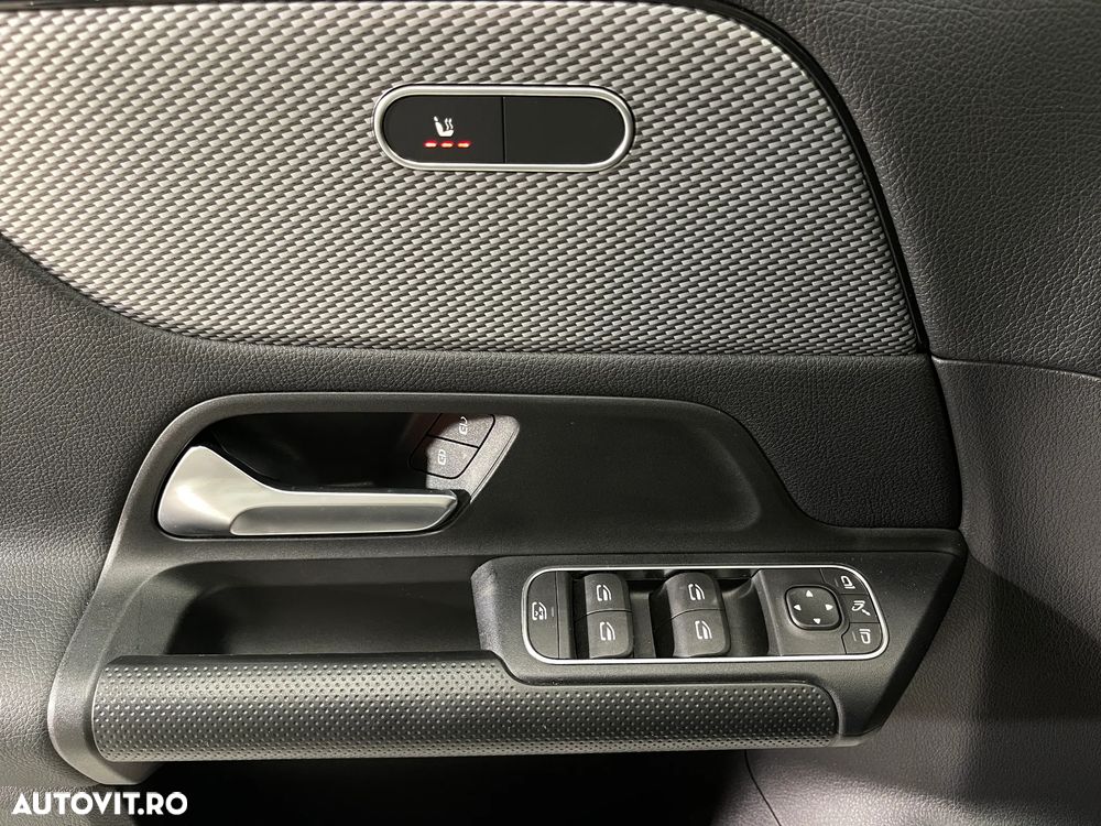 Mercedes-Benz GLA - 21