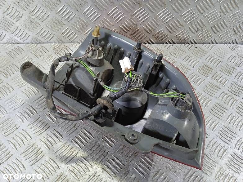 LAMPA PRAWA TYLNA MITSUBISHI SPACE STAR - 2