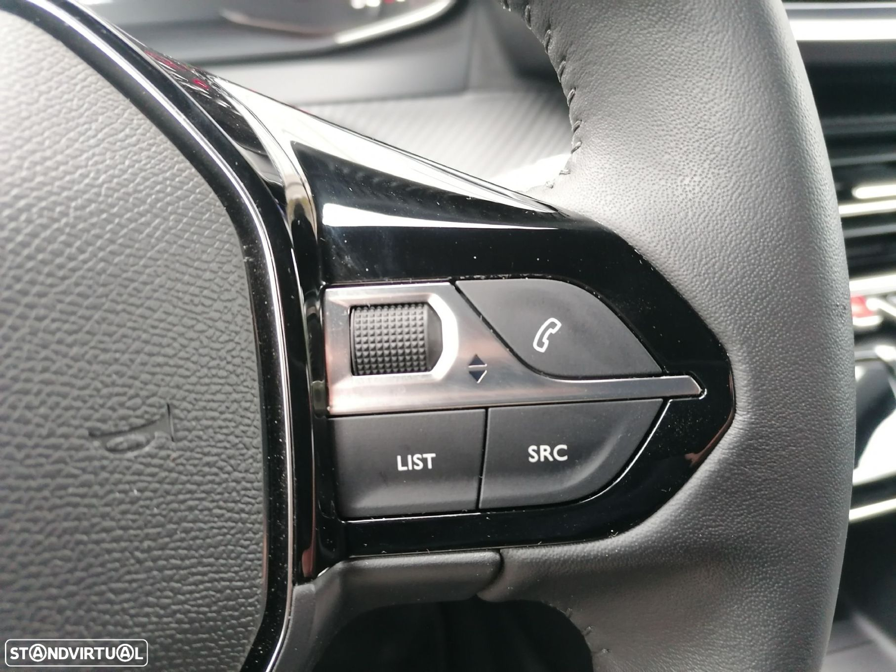 Peugeot 2008 1.2 PureTech Allure Pack - 16