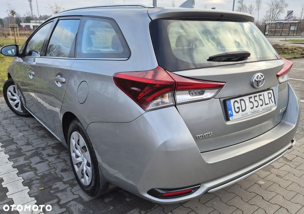 Toyota Auris 1.6 Premium - 3