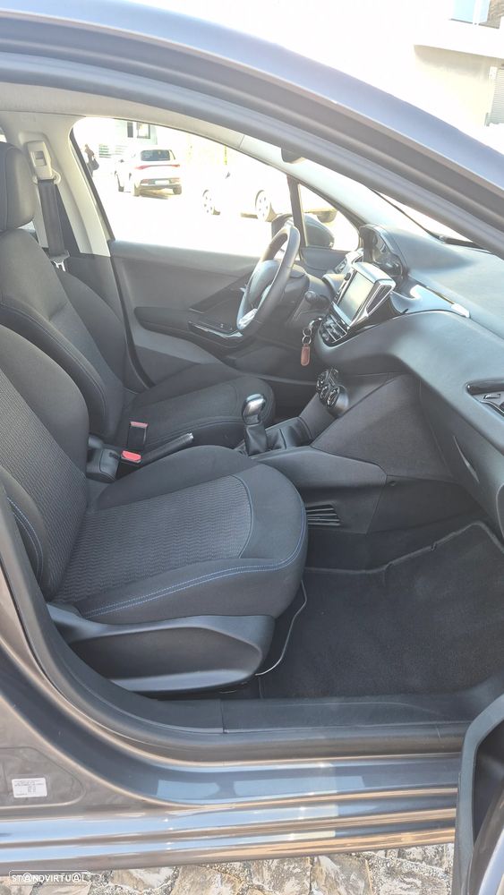 Peugeot 208 1.2 PureTech Signature - 14