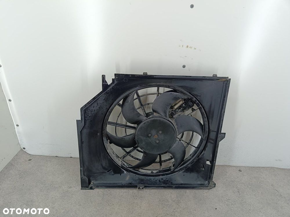 WENTYLATOR CHŁODNICY BMW 3 E46 1559954.38 0130303827  BOSCH 1.9 8V - 4