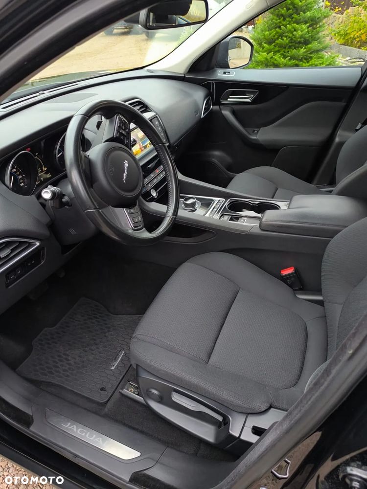 Jaguar F-Pace 2.0 i4D AWD Pure - 6