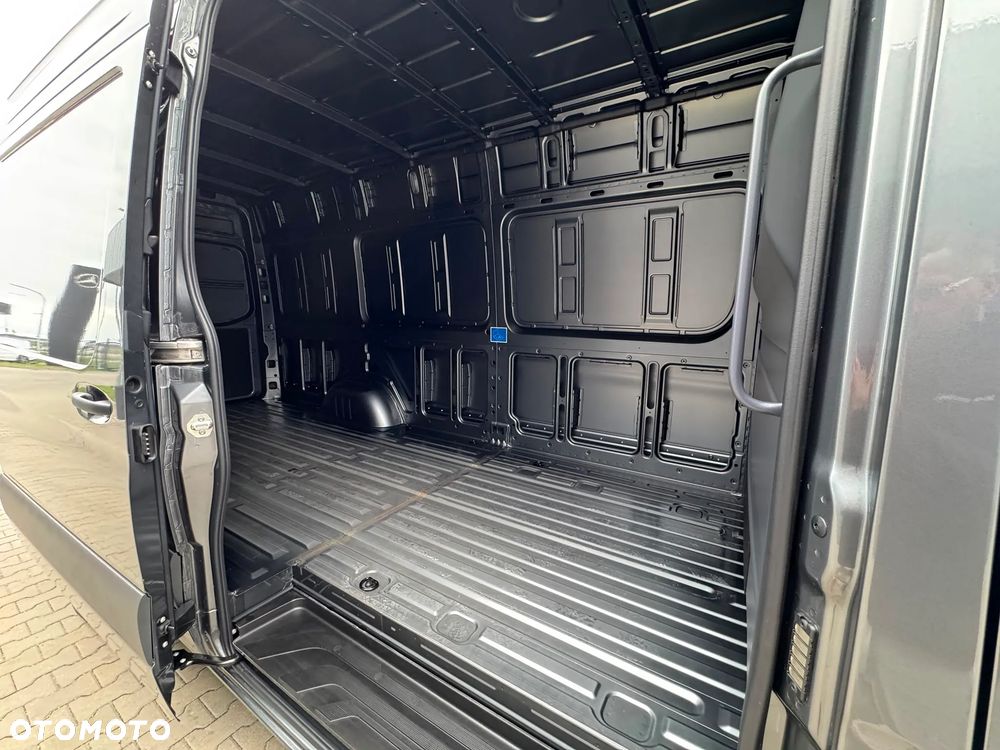 Mercedes-Benz Sprinter - 16