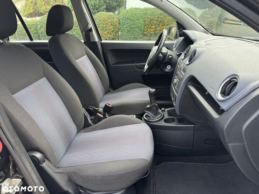 Ford Fusion - 33