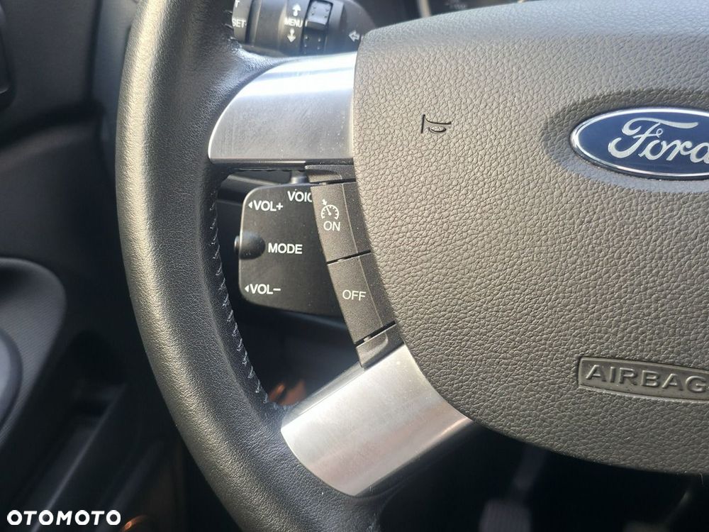 Ford Kuga - 15