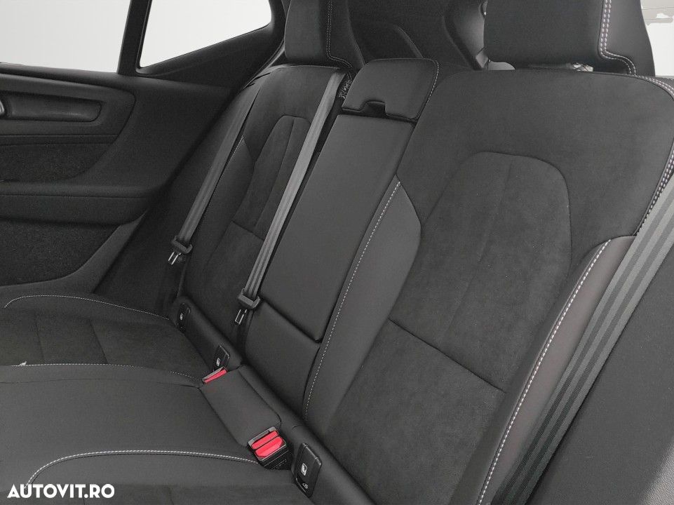VOLVO XC40 2025 — imagine 13
