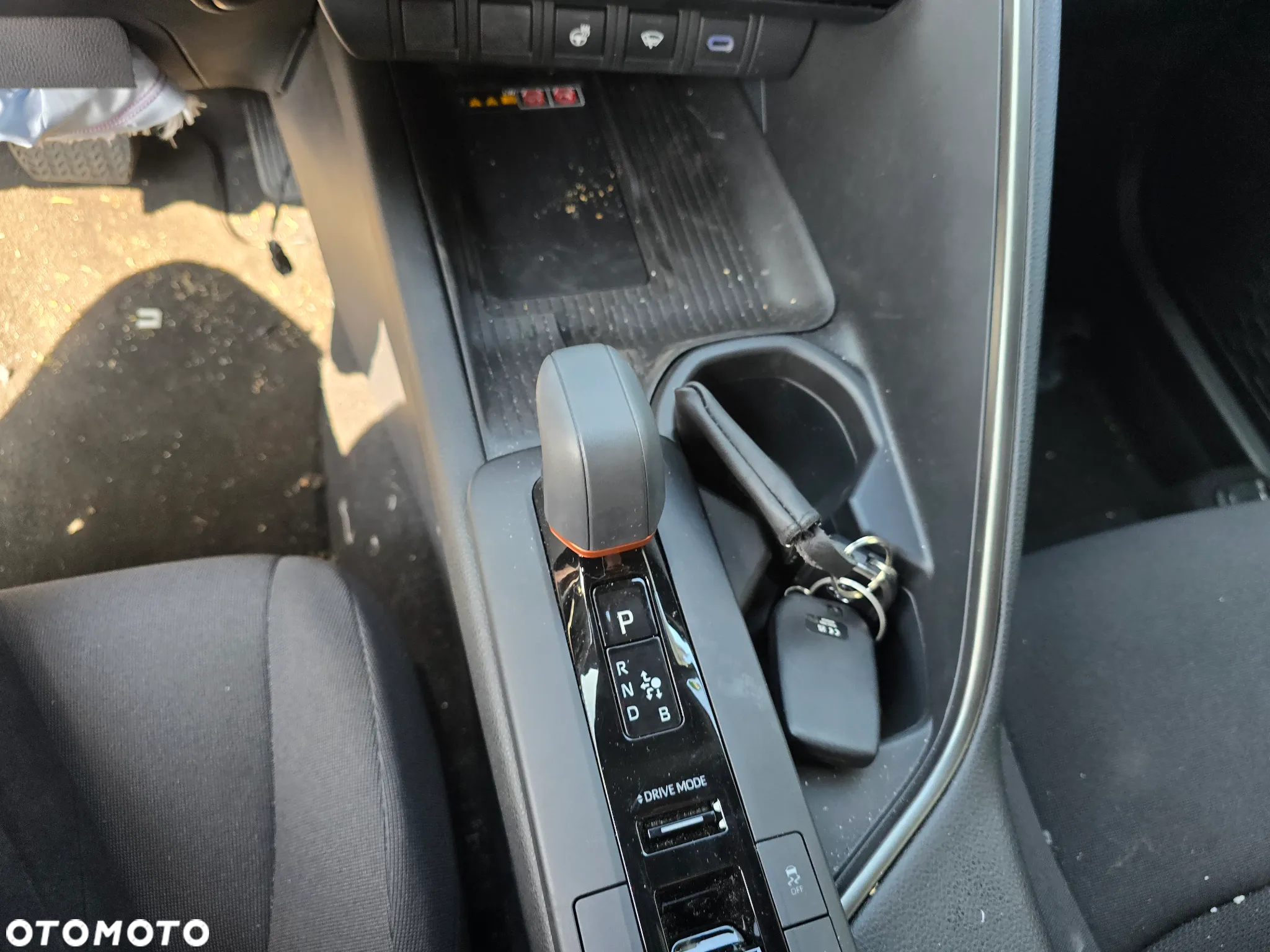 Toyota C-HR 2.0 Hybrid Black&White - 11