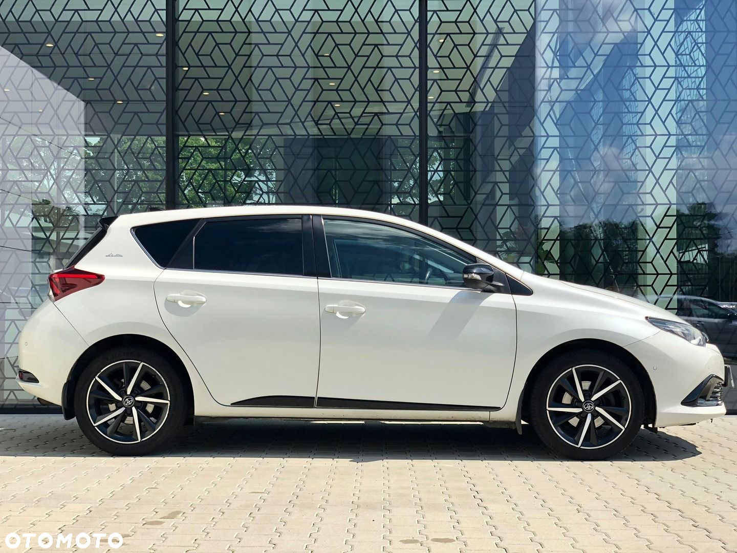 Toyota Auris 1.6 Selection - 4