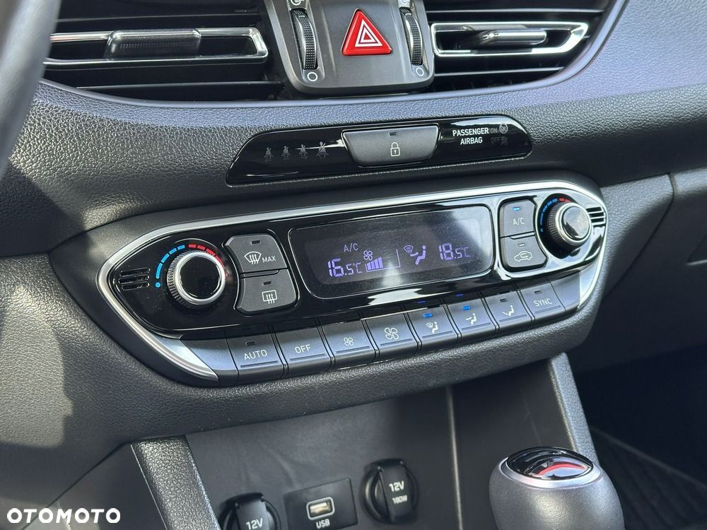 Hyundai i30 1.5 T-GDI 48V Smart DCT - 24