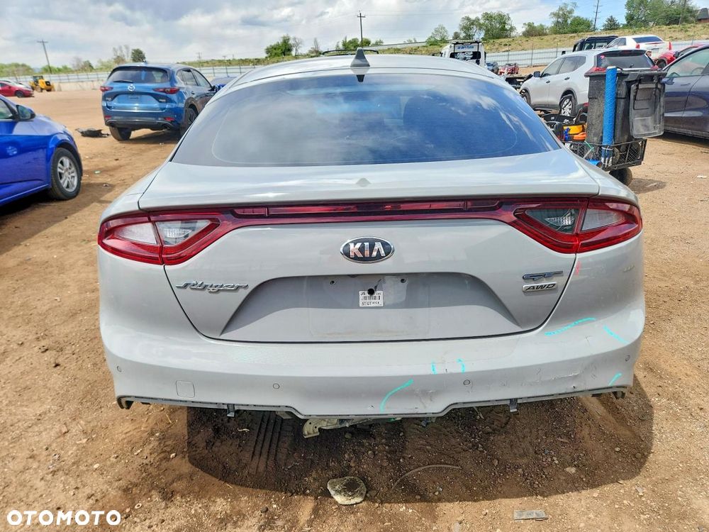 Kia Stinger 3.3 T-GDI AWD GT - 6