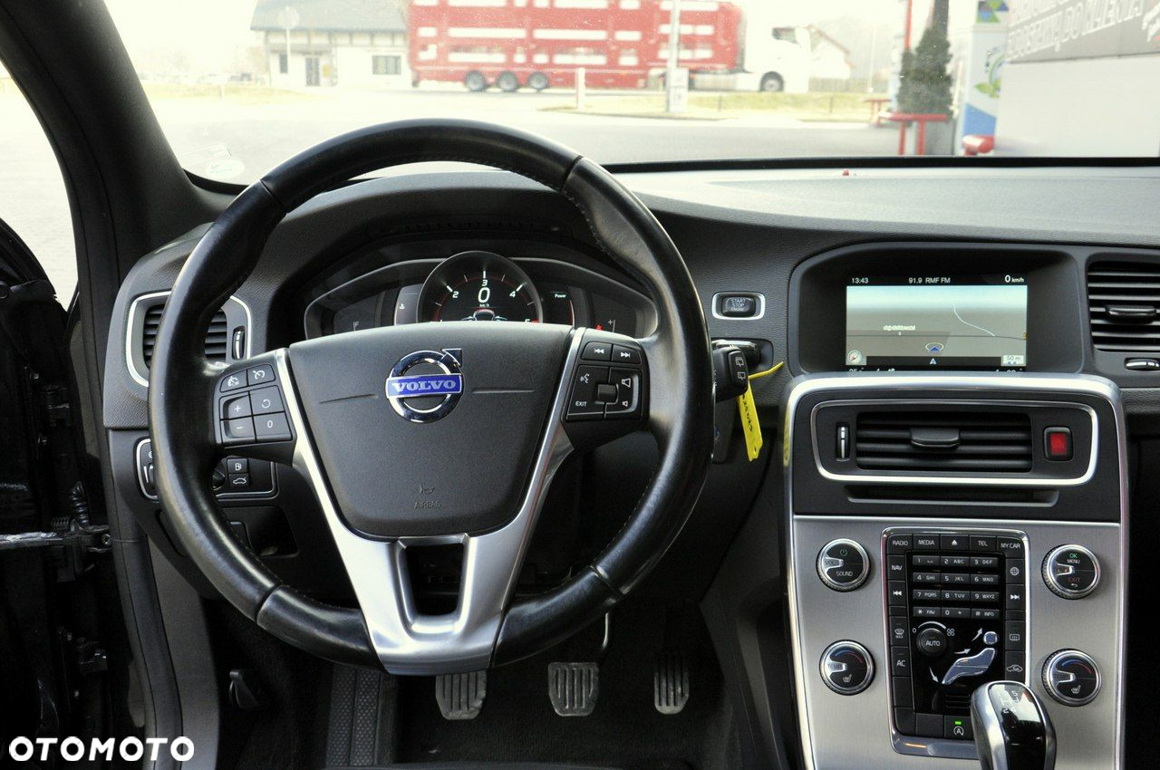 Volvo V60 D4 Drive-E Momentum - 28