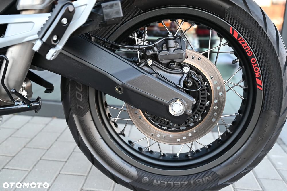 Moto Guzzi V85 - 25