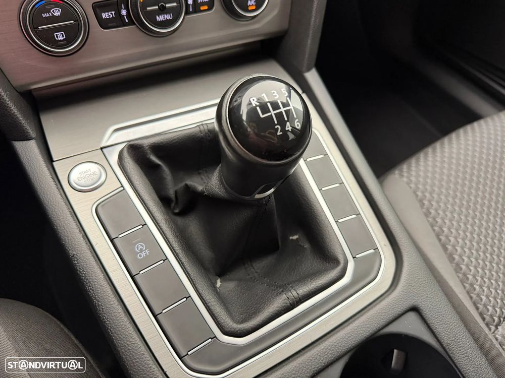 VW Passat Variant 1.6 TDI Confortline - 12