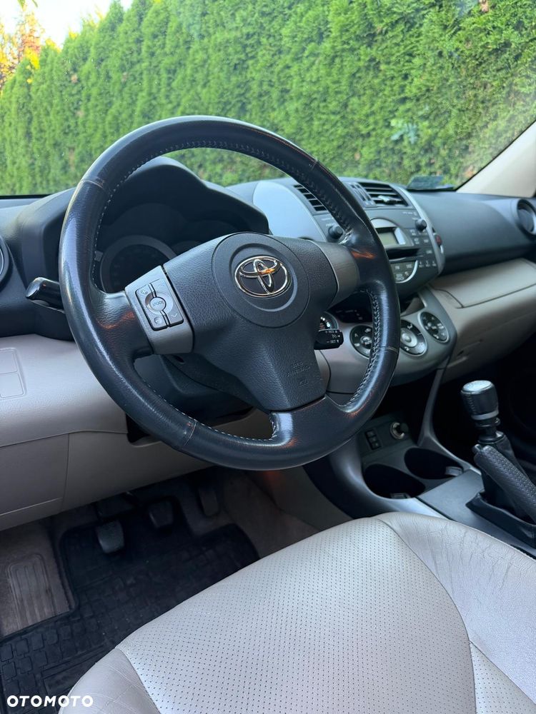 Toyota RAV4 2.2 D-4D 4x4 - 15
