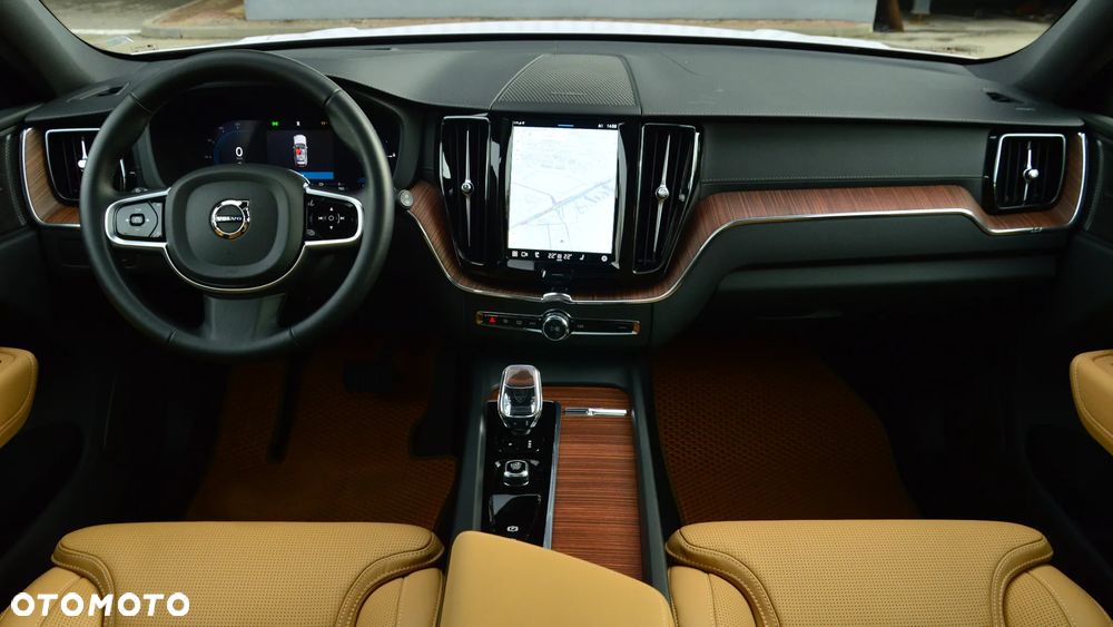 Volvo XC 60 T8 Plug-In Hybrid AWD Ultimate Dark - 3