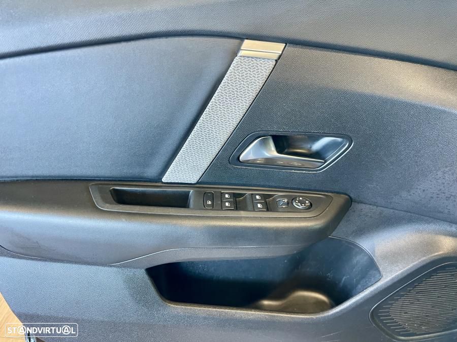 Citroën C4 X 1.2 PureTech Shine EAT8 - 26