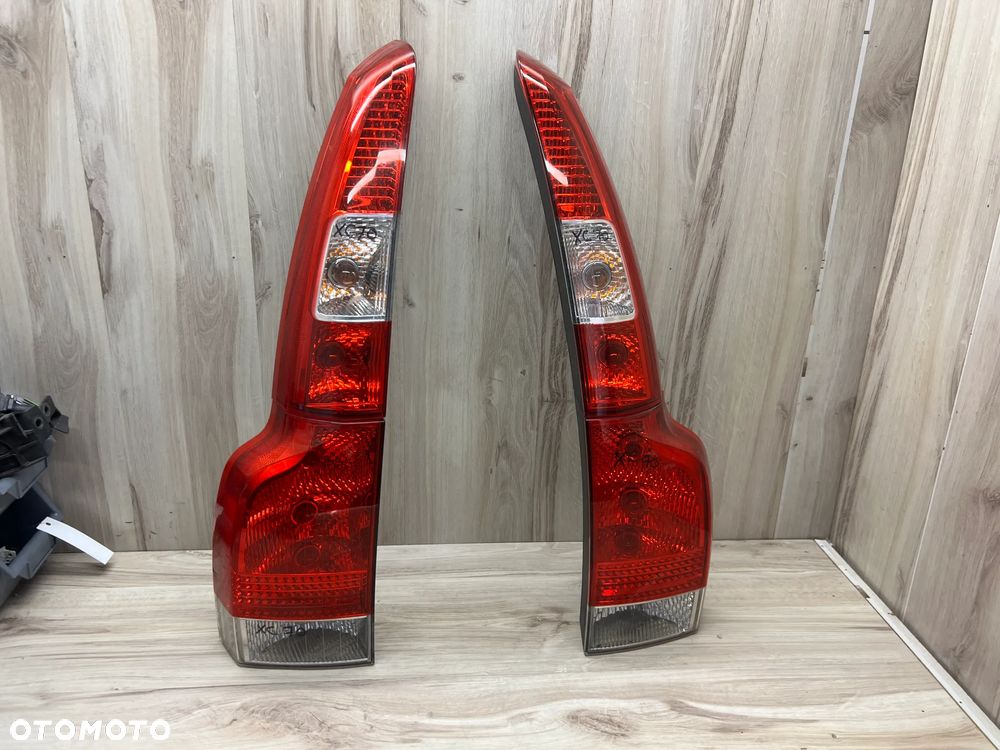 LAMPA TYLNA PRAWA VOLVO XC70 V70 II LIFT - 1