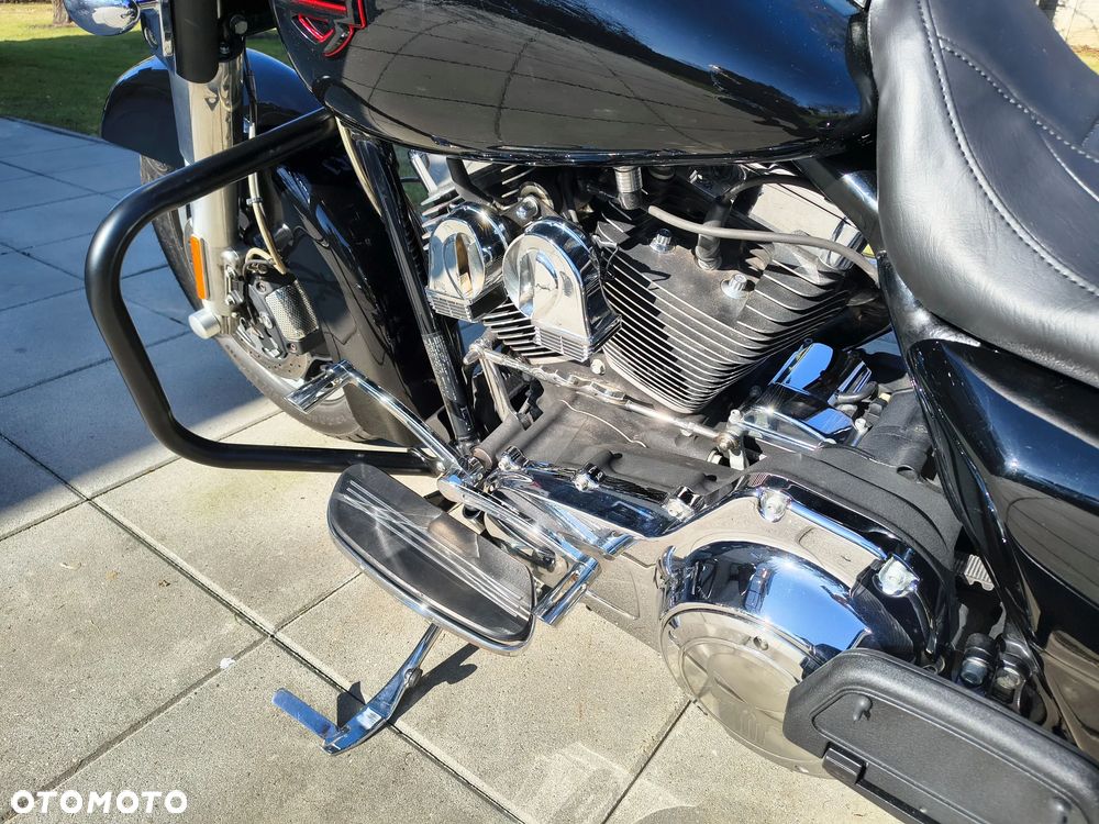 Harley-Davidson Touring Street Glide - 12