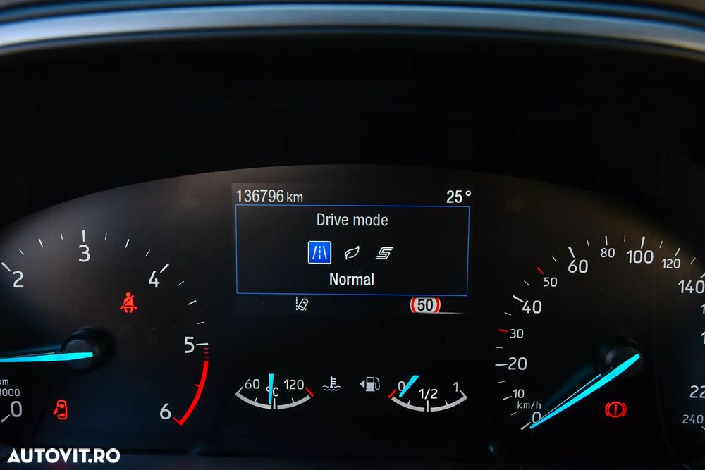 Ford Focus 1.5 EcoBlue Start-Stopp-System COOL&CONNECT - 10
