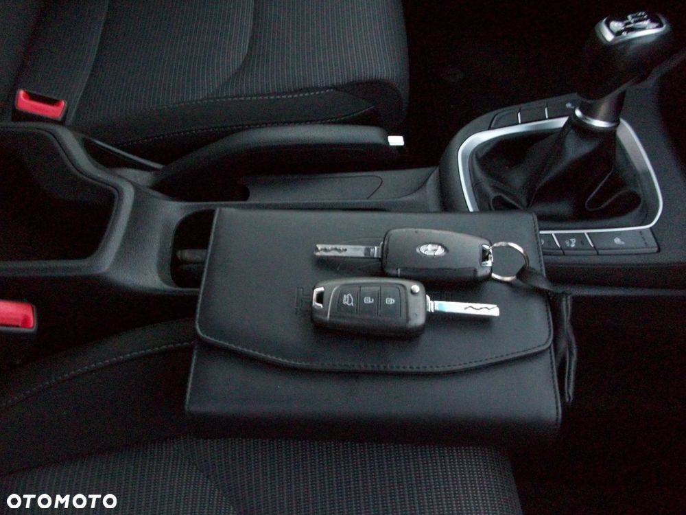 Hyundai i30 i30cw 1.4 Intro Edition - 13