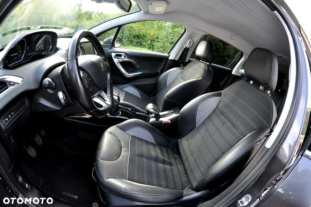 Peugeot 2008 1.2 Pure Tech GPF Allure S&S - 6