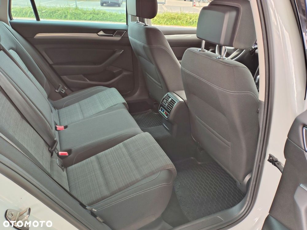 Volkswagen Passat - 17
