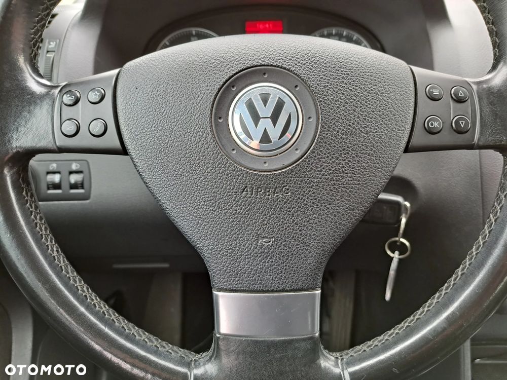 Volkswagen Touran - 22