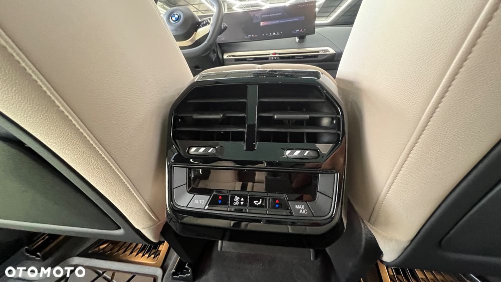 BMW iX M60 111.5kWh Signature - 28