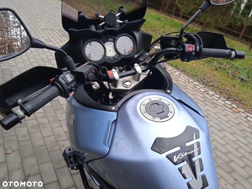 Suzuki V-STROM - 4