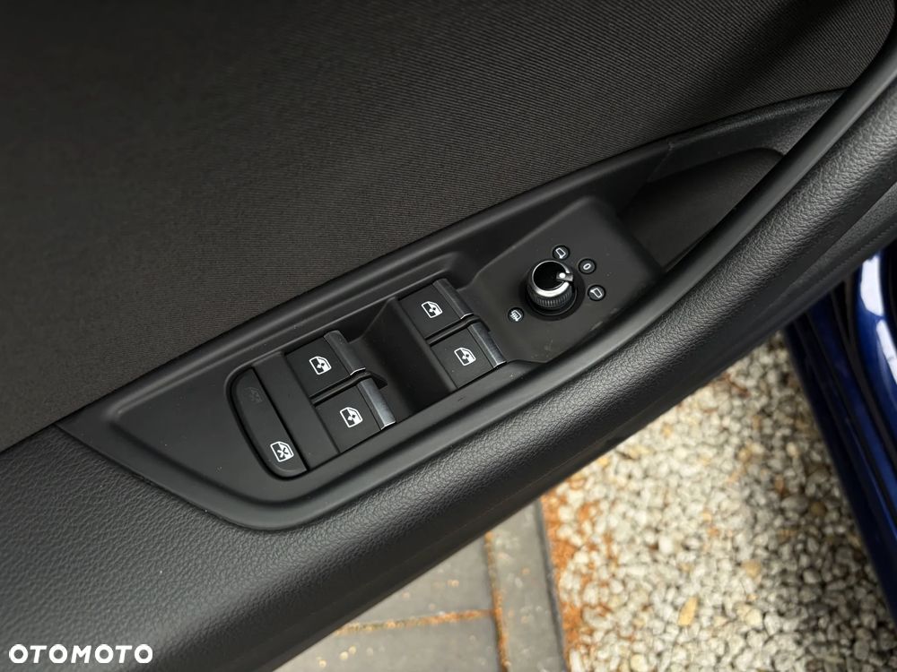 Audi A4 Avant 40 TFSI S tronic - 36