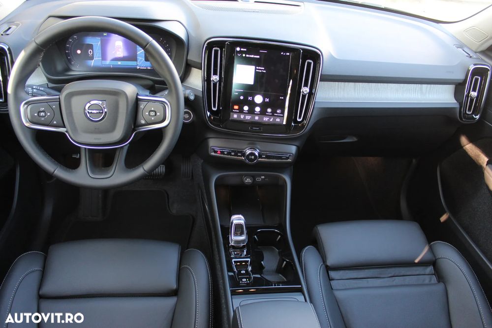 Volvo XC 40 B3 AT FWD MHEV Plus Dark - 28