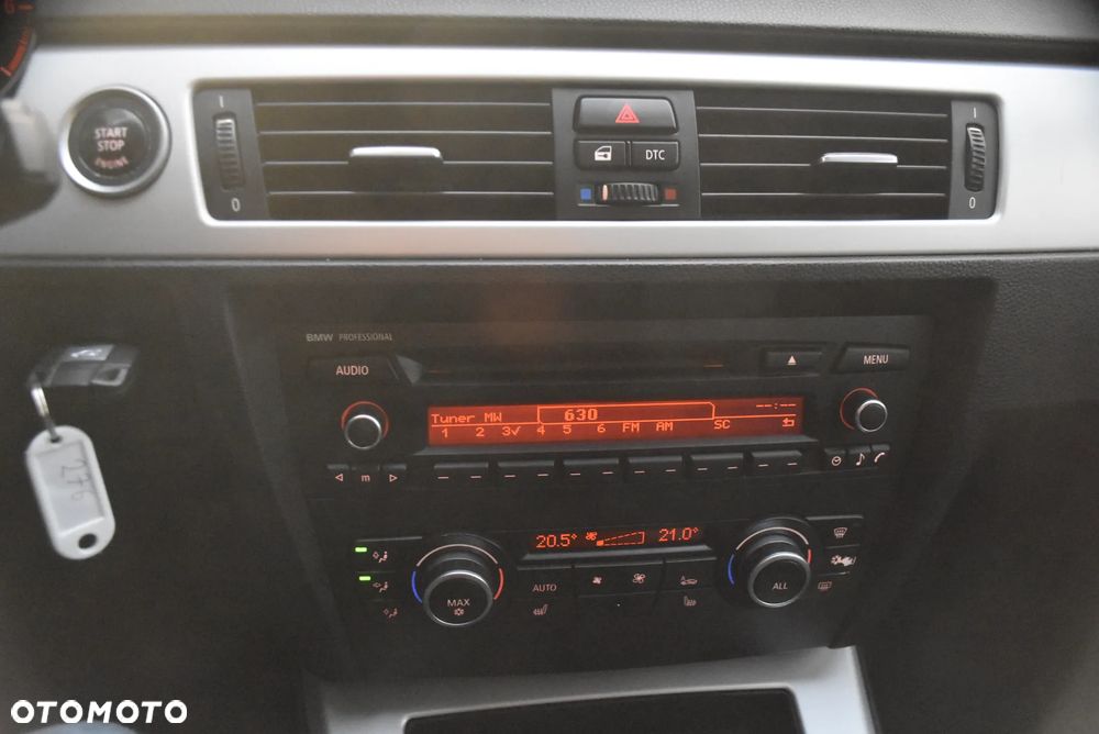 BMW Seria 3 318i Edition Sport - 14